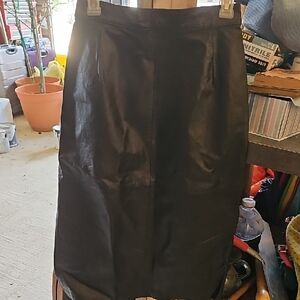 Elegant Black Leather Pencil Skirt Size 7/8